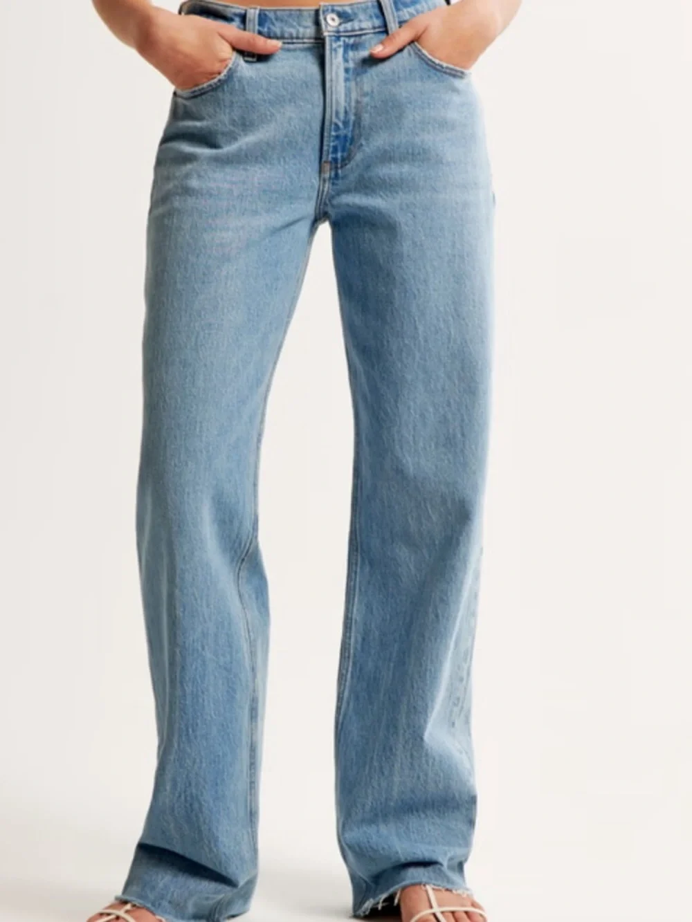 Abercrombie and Fitch the baggie low rise Lig Jeans size 27/4